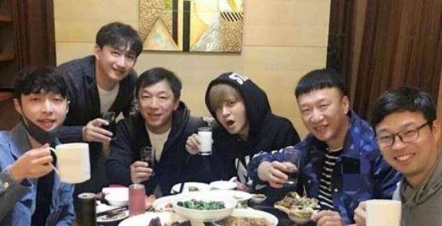 退出《极挑》后 极限男子帮重聚录制新节目 网友:有原来那味了|华体会体育hth官方网站(图3)
退出《极挑》后 极限男子帮重聚录制新节目 网友:有原来那味了|华体会体育hth官方网站(图3)