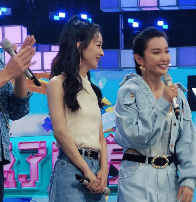 赵丽颖录《快本》换黑长直的发型 截图放大五倍 这确定有32岁?_hth官网入口(图4)
赵丽颖录《快本》换黑长直的发型 截图放大五倍 这确定有32岁?_hth官网入口(图4)